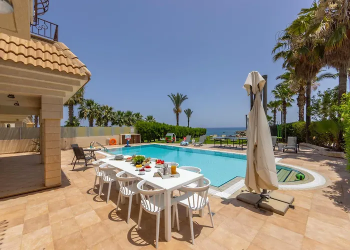 Sunnyvillas: 4br Seafront Villa*private Pool*bw44 Protaras